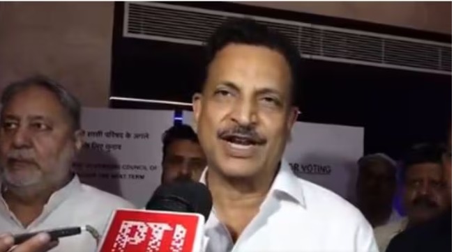 BJP leaders Rajiv Pratap Singh Rudy and Sanjeev Balyan during Constitution Club election results